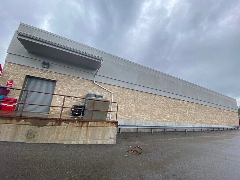 110 E Broadway, Fulton, NY à louer - Photo de l’immeuble – Image 3 sur 4