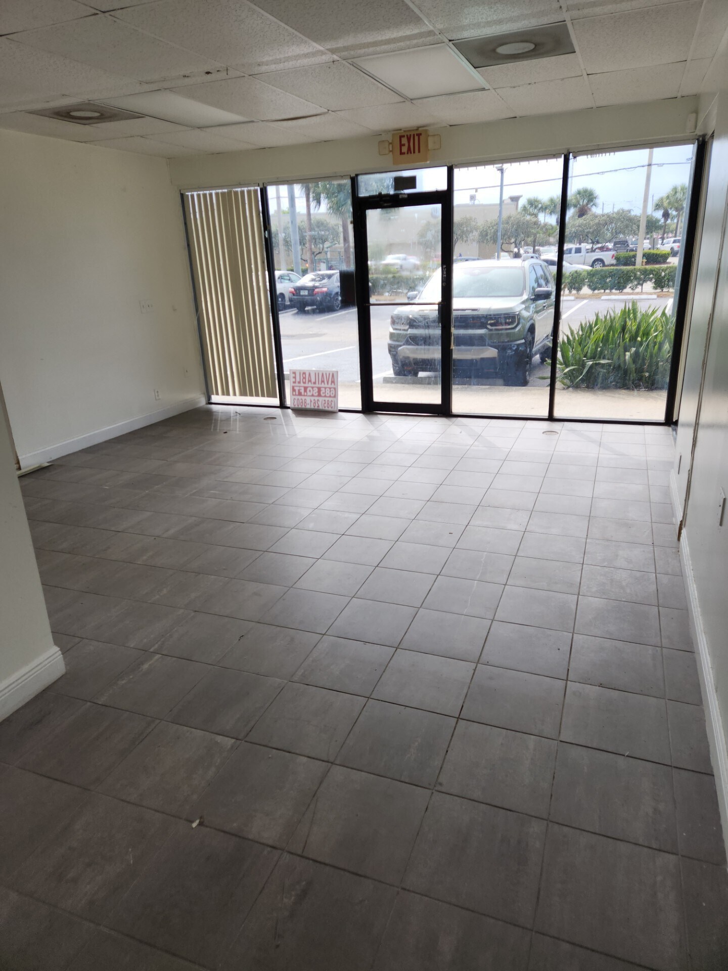 4950 N Dixie Hwy, Oakland Park, FL à louer Photo intérieure– Image 1 sur 4