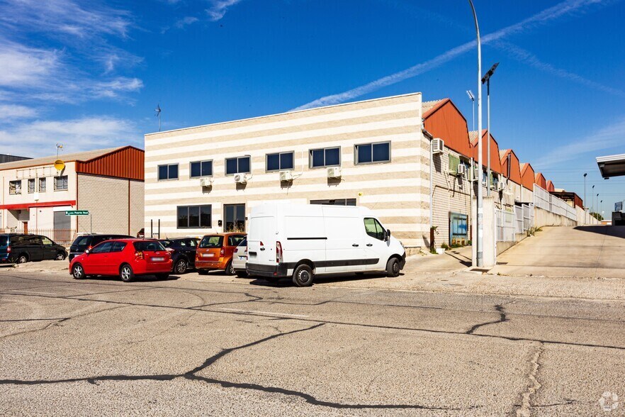 Industriel/Logistique dans Móstoles, Madrid à vendre - Photo de l’immeuble – Image 3 sur 4