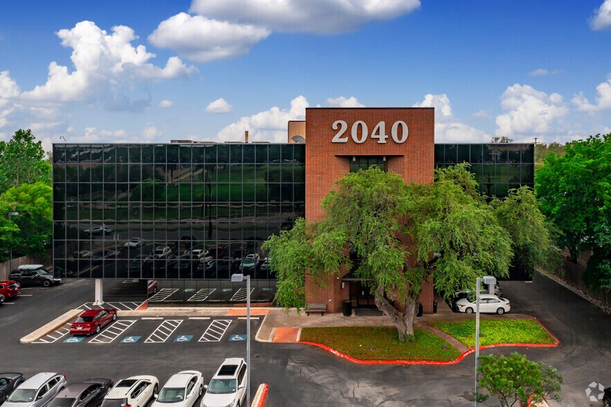 2040 Babcock Rd, San Antonio, TX à louer - Photo de l’immeuble – Image 2 sur 5
