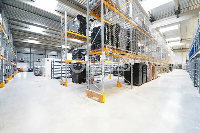 Plus de détails pour Bureau, Industriel/Logistique à louer