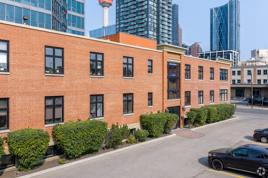229 11th Ave SE, Calgary, AB à louer - Photo de l’immeuble – Image 1 sur 4