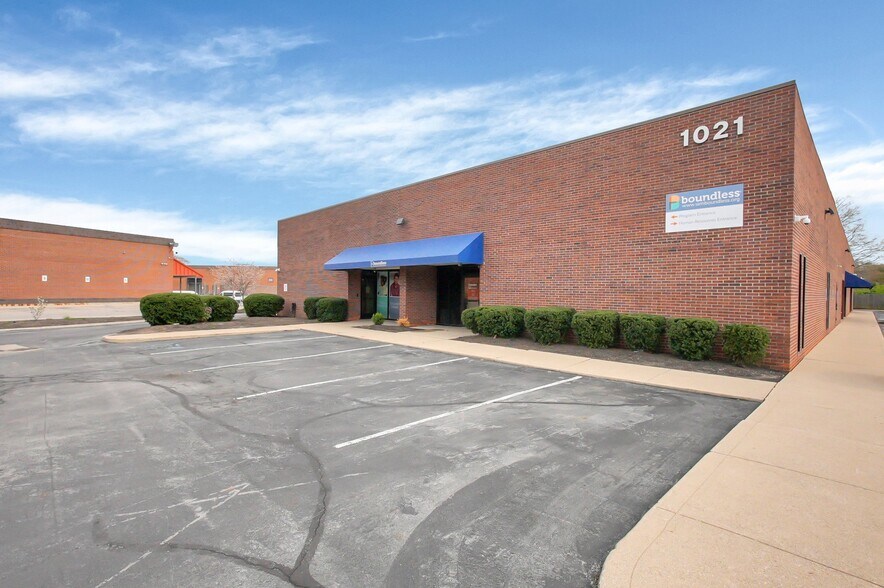 1021 Checkrein Ave, Columbus, OH à vendre - Photo de l’immeuble – Image 2 sur 5