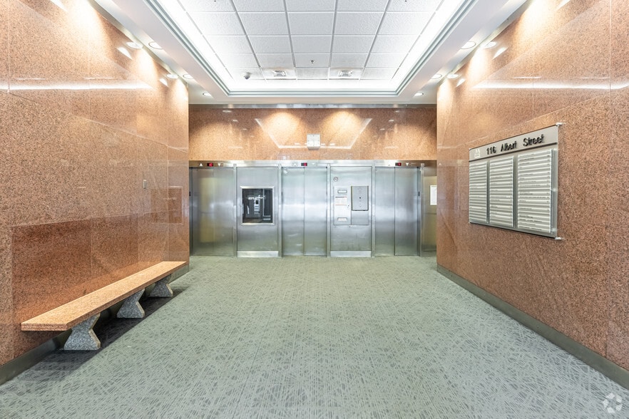 116 Albert St, Ottawa, ON à louer - Hall d’entrée – Image 2 sur 2