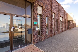 1420-1490 Rue Beaulac, Saint-Laurent, QC à louer Photo de l’immeuble– Image 2 sur 10