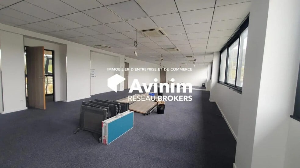 Bureau dans Allonzier-la-Caille à louer - Photo de l’immeuble – Image 2 sur 2