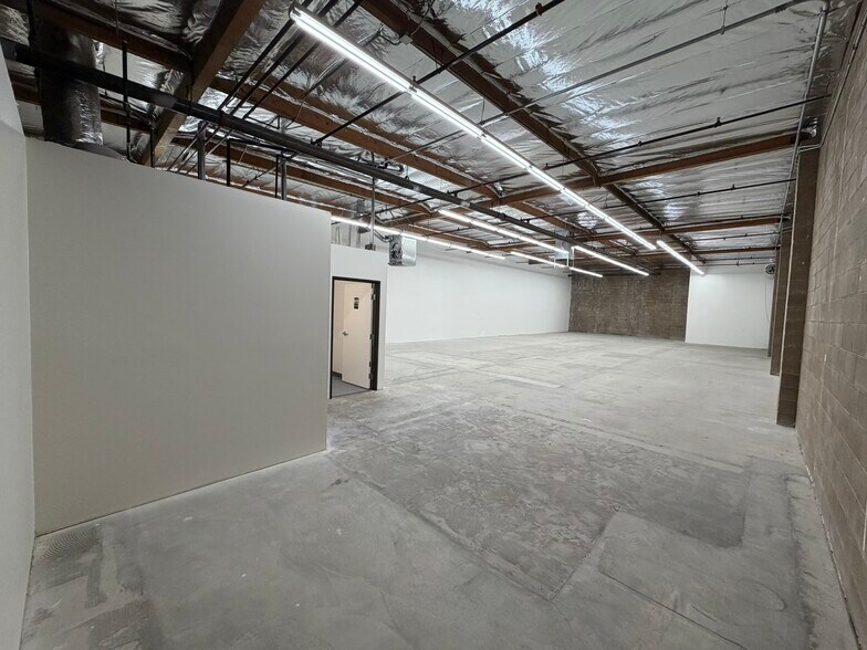 12112-12126 Sherman Way, North Hollywood, CA à louer - Photo de l’immeuble – Image 3 sur 13