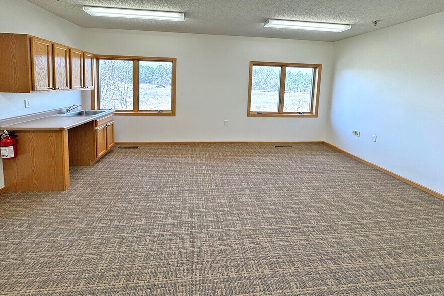 2115 County Road D E, Maplewood, MN à louer - Photo de l’immeuble – Image 2 sur 12