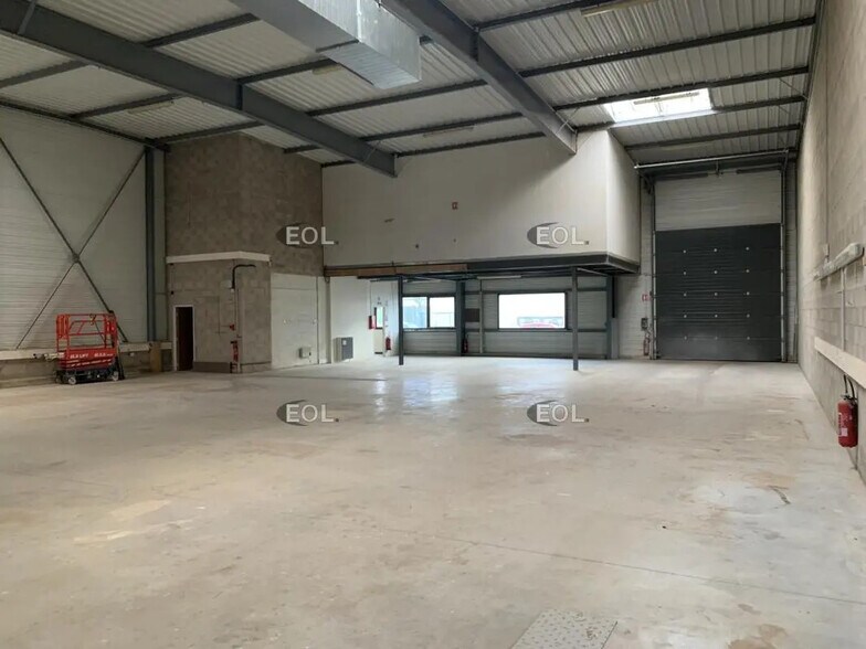 Local d’activités dans Saint-Brice-sous-Forêt à louer - Photo intérieure – Image 2 sur 6