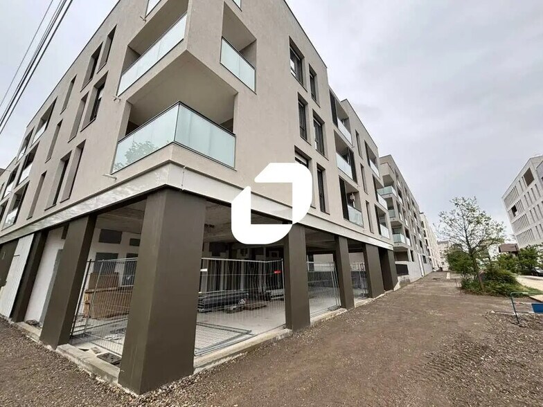 21 Rue Général De Gaulle, Brignais à louer - Photo de l’immeuble – Image 1 sur 8