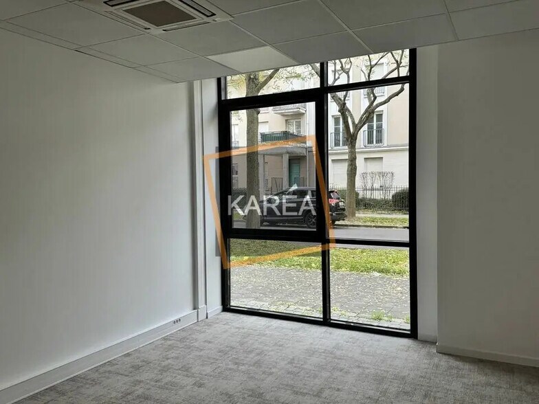 Bureau dans Bussy-Saint-Georges à louer - Photo de l’immeuble – Image 2 sur 5