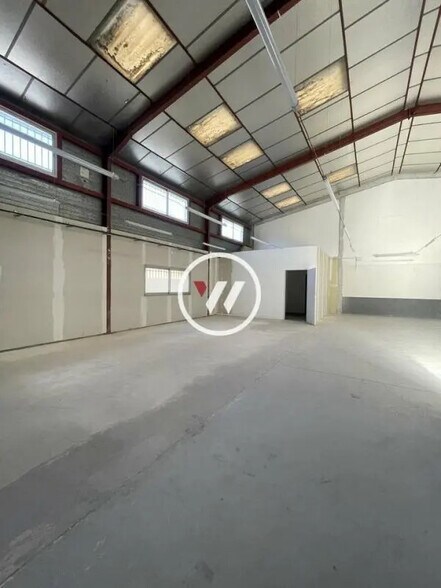 Local commercial dans Aubagne à louer - Photo de l’immeuble – Image 1 sur 3