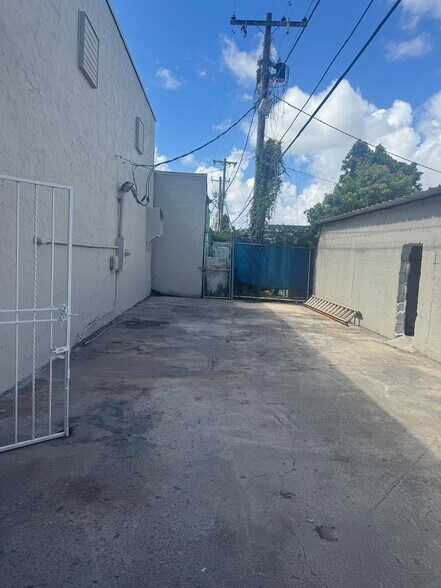 14040 NW 19th Ave, Opa Locka, FL à louer - Photo de l’immeuble – Image 2 sur 7