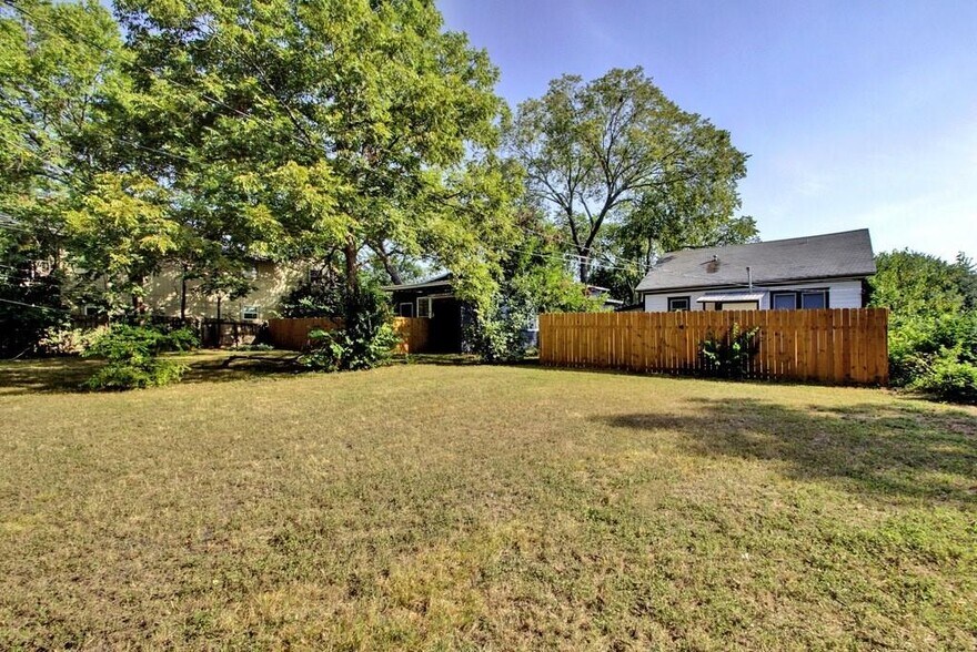607-611 Nelray Blvd, Austin, TX à vendre - Photo de l’immeuble – Image 3 sur 35
