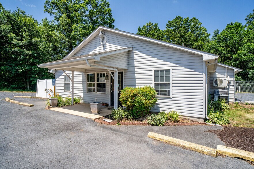 1001 Mount Torrey Rd, Lyndhurst, VA à vendre - Photo principale – Image 1 sur 13