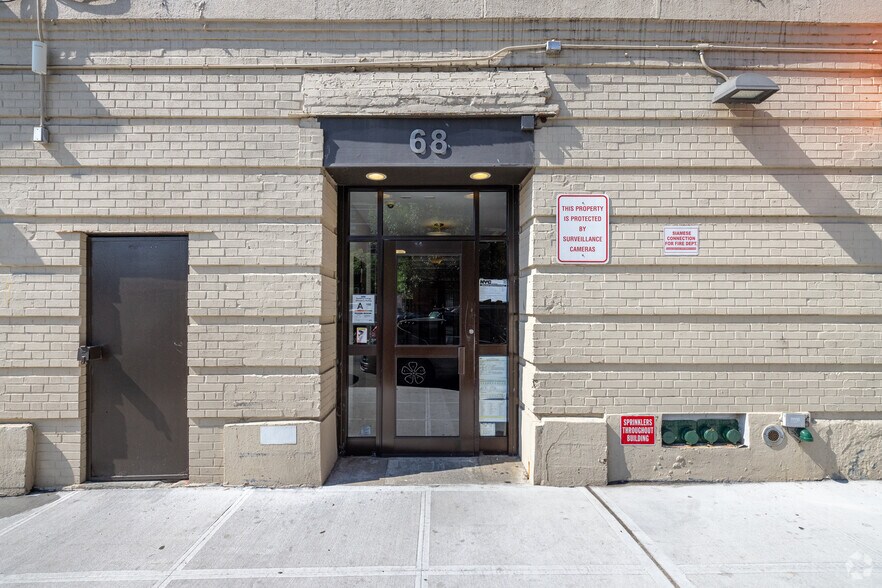 68 E 131st St, New York, NY à louer - Photo de l’immeuble – Image 3 sur 11