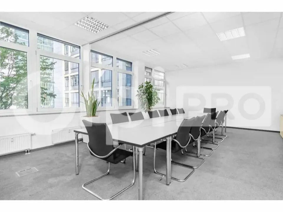 16 Cours Du Danube, Serris à louer Photo principale– Image 1 sur 44