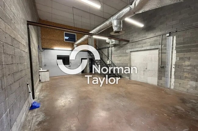 Plus de détails pour Local d'activités à louer