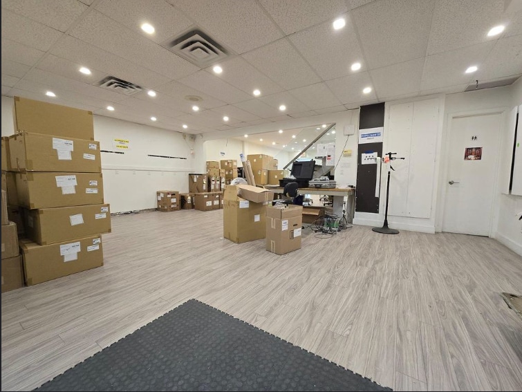 86 Boul des Entreprises, Boisbriand, QC à louer - Photo intérieure – Image 3 sur 5