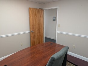 801 W Bay Dr, Largo, FL à louer Photo intérieure– Image 2 sur 13