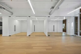 300 Kent Ave, Brooklyn, NY à louer Photo intérieure– Image 2 sur 9