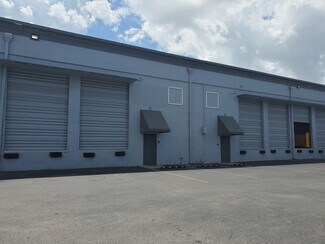Plus de détails pour 10302 NW South River Dr, Medley, FL - Industriel/Logistique à louer