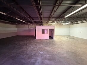 1229 Colorado Ln, Arlington, TX à louer Photo intérieure– Image 2 sur 6