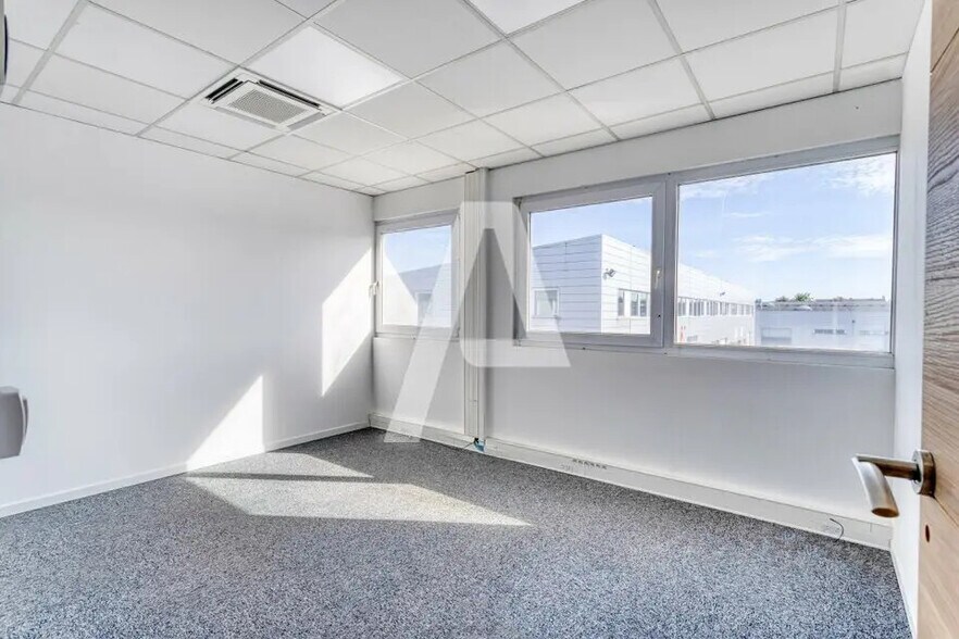 Local d’activités dans Vitry-sur-Seine à louer - Photo de l’immeuble – Image 3 sur 7