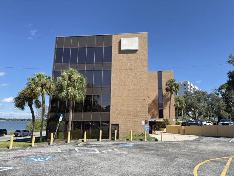 500 NW Lake Howard Dr, Winter Haven, FL à vendre - Photo de l’immeuble – Image 3 sur 4