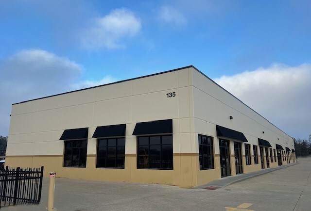135 Erick St, Crystal Lake, IL à louer - Photo de l’immeuble – Image 2 sur 8