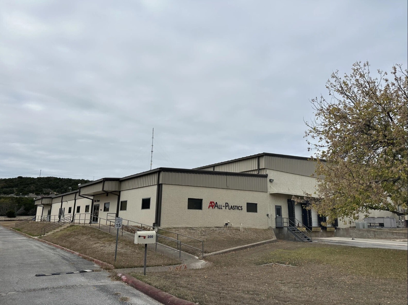200 Holdsworth Dr, Kerrville, TX à vendre Photo de l’immeuble– Image 1 sur 2