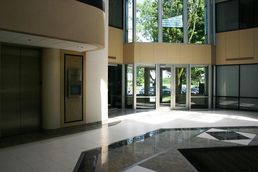 2601 Fortune Cir E, Indianapolis, IN à louer - Photo intérieure – Image 3 sur 10