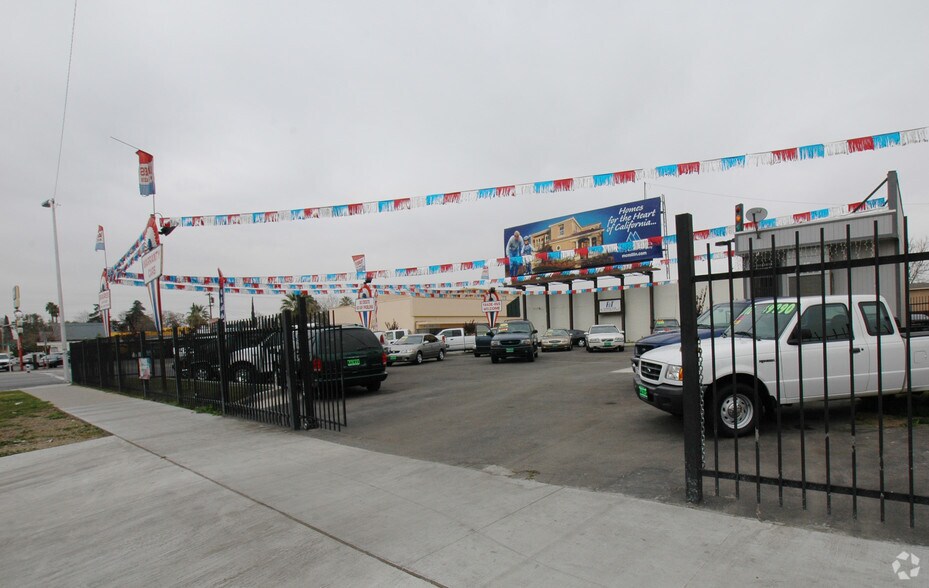 200 Chester Ave, Bakersfield, CA à vendre - Photo de l’immeuble – Image 3 sur 5