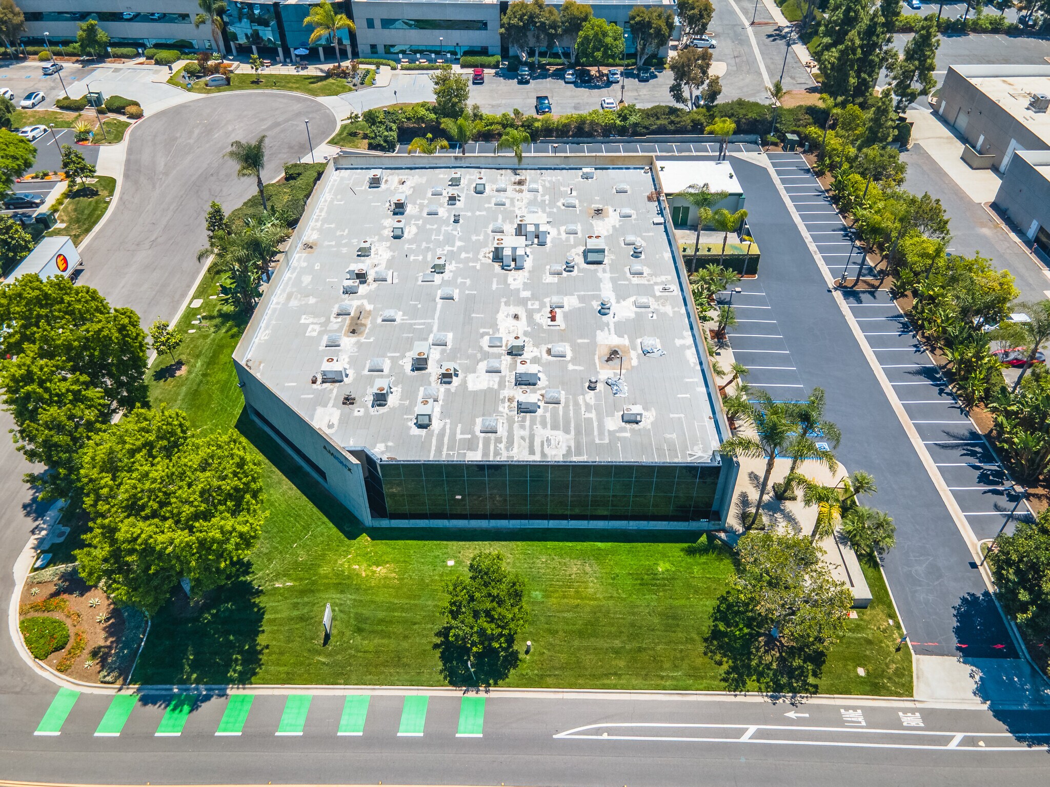 2261 Rutherford Rd, Carlsbad, CA à louer Photo principale– Image 1 sur 7