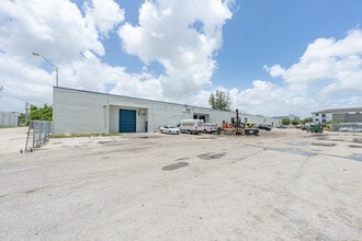 7620 W 2nd Ct, Hialeah, FL à louer Photo de l’immeuble– Image 2 sur 23