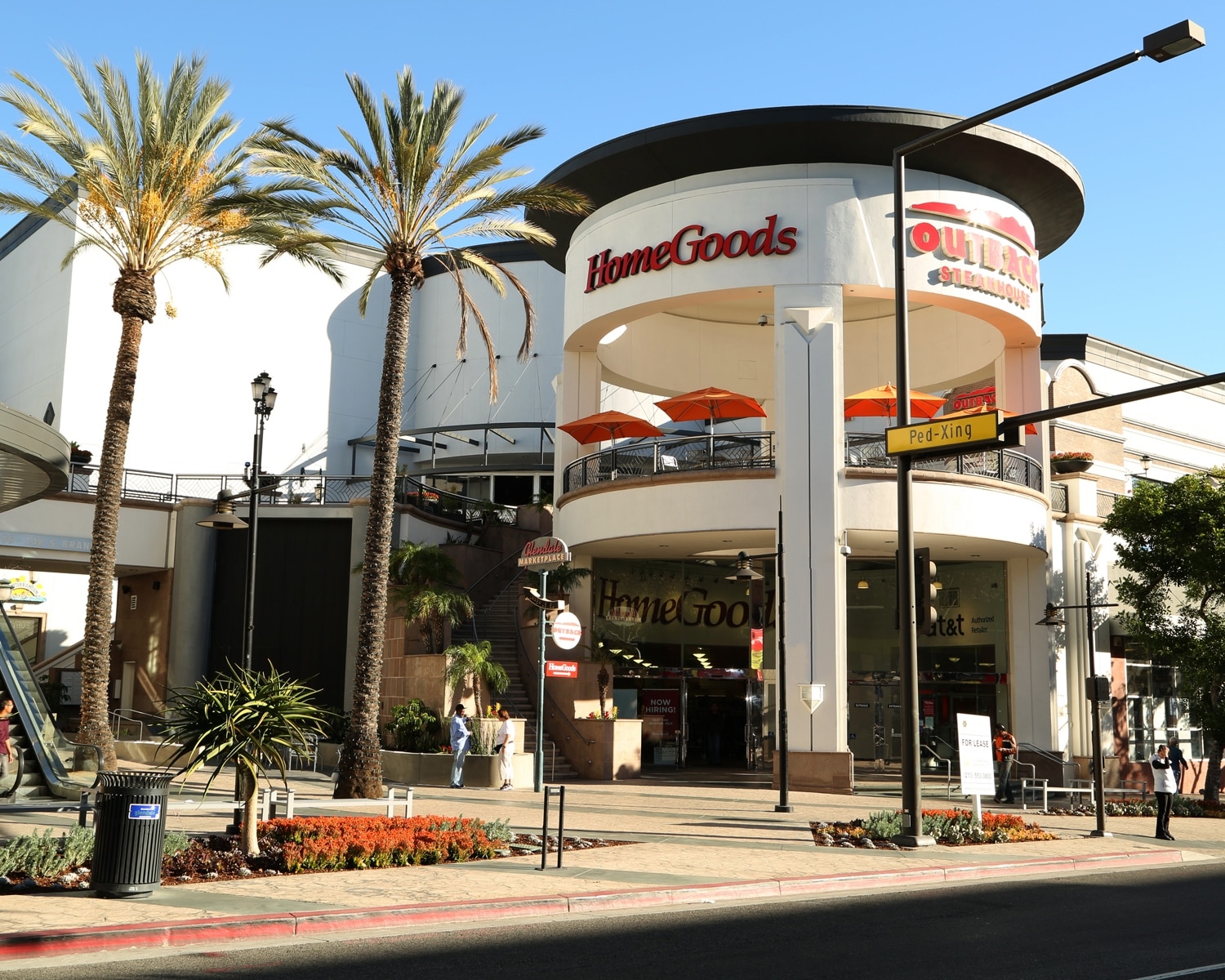 106-146 S Brand Blvd, Glendale, CA à louer Photo principale– Image 1 sur 9