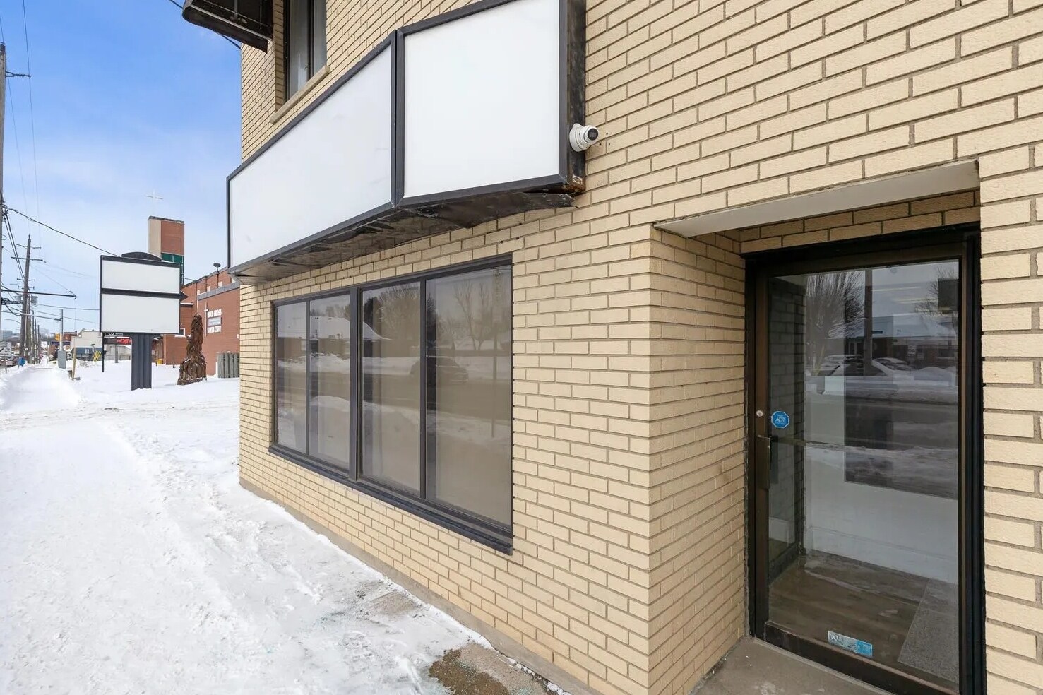 696 Hamilton Rd, London, ON à louer Photo principale– Image 1 sur 17