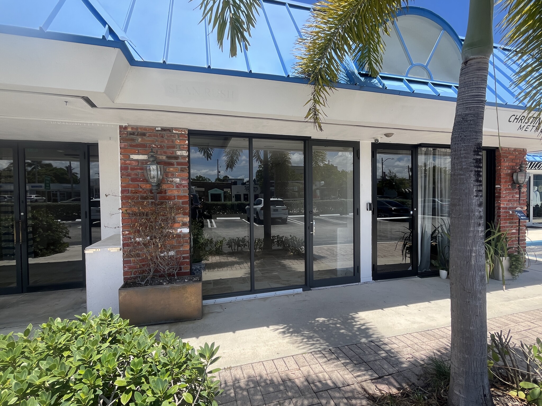 3700 S Dixie Hwy, West Palm Beach, FL à louer Photo de l’immeuble– Image 1 sur 4