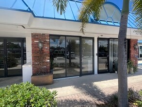 3700 S Dixie Hwy, West Palm Beach, FL à louer Photo de l’immeuble– Image 1 sur 4