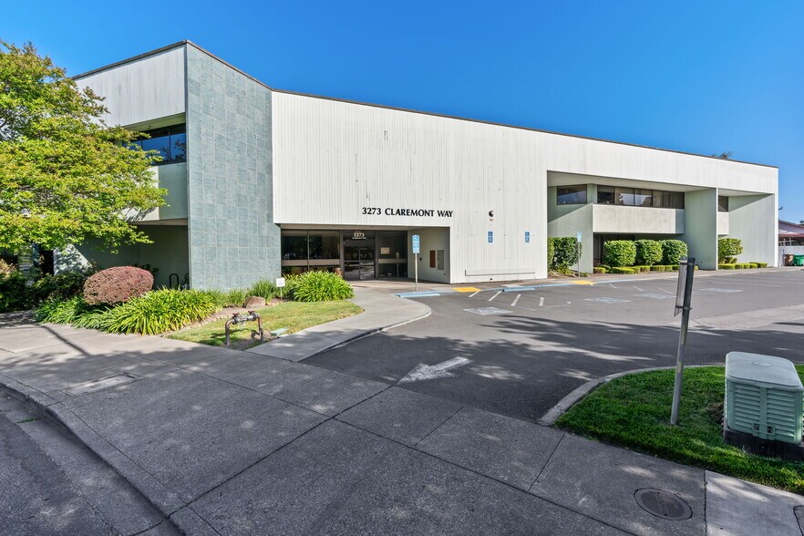 3273 Claremont Way, Napa, CA à louer - Photo de l’immeuble – Image 1 sur 3
