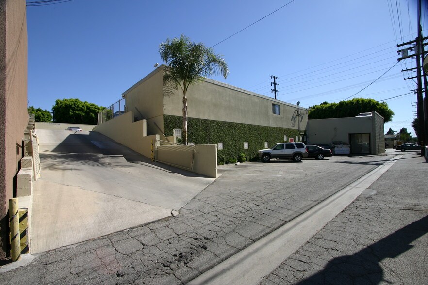 3619 W Magnolia Blvd, Burbank, CA à louer - Photo de l’immeuble – Image 2 sur 4