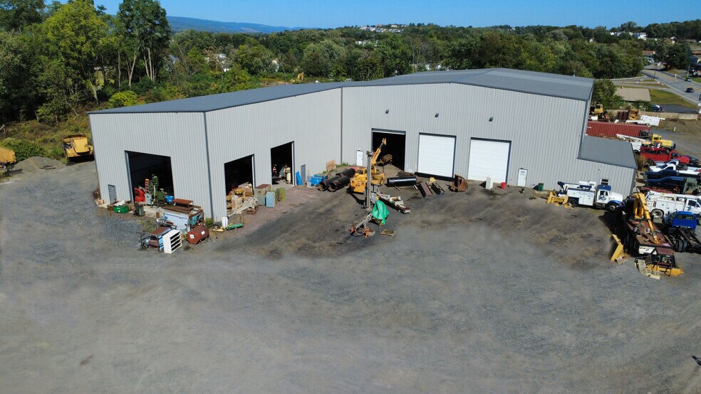 703 S Township Blvd, Pittston, PA à louer - Photo de l’immeuble – Image 1 sur 8