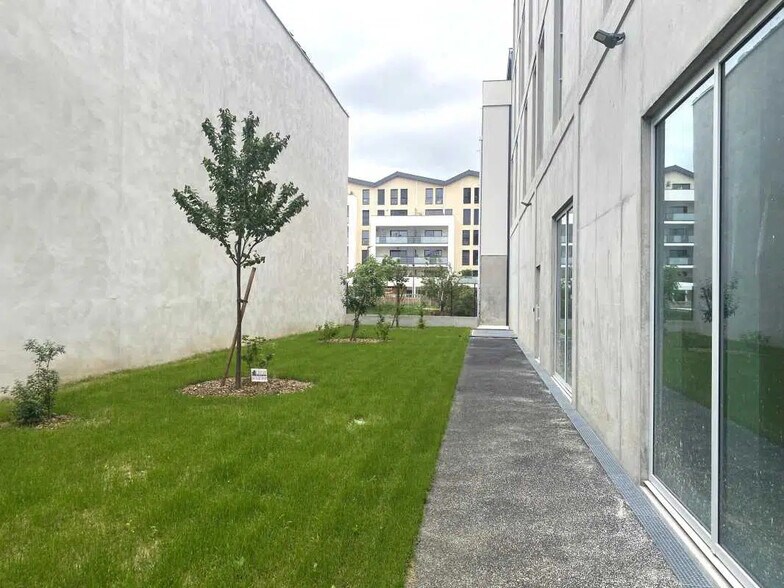 Local d’activités dans Villeurbanne à louer - Photo de l’immeuble – Image 3 sur 11