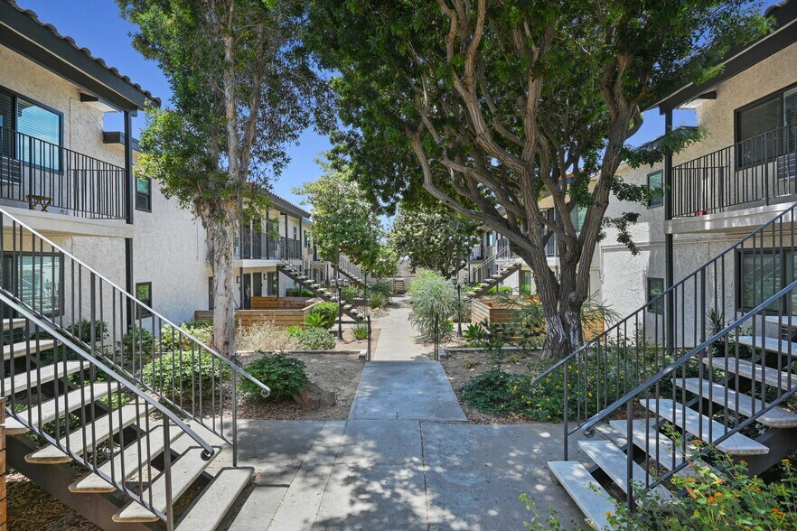 628 W California Ave, Vista, CA à vendre - Photo de l’immeuble – Image 2 sur 48