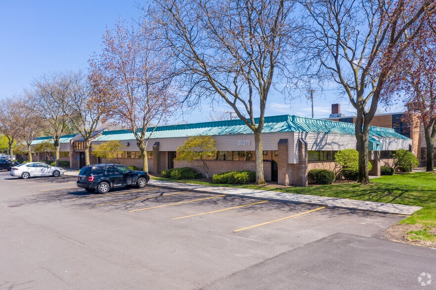 20270 Middlebelt Rd, Livonia, MI à louer - Photo principale – Image 1 sur 10