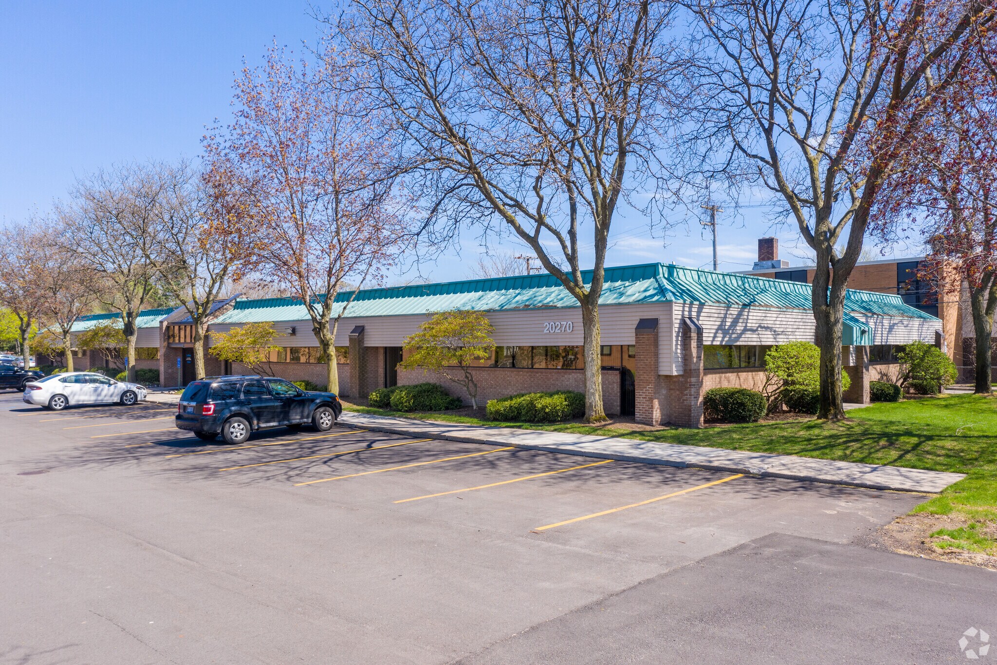 20270 Middlebelt Rd, Livonia, MI à louer Photo principale– Image 1 sur 11