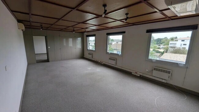 Plus de détails pour Bureau à louer