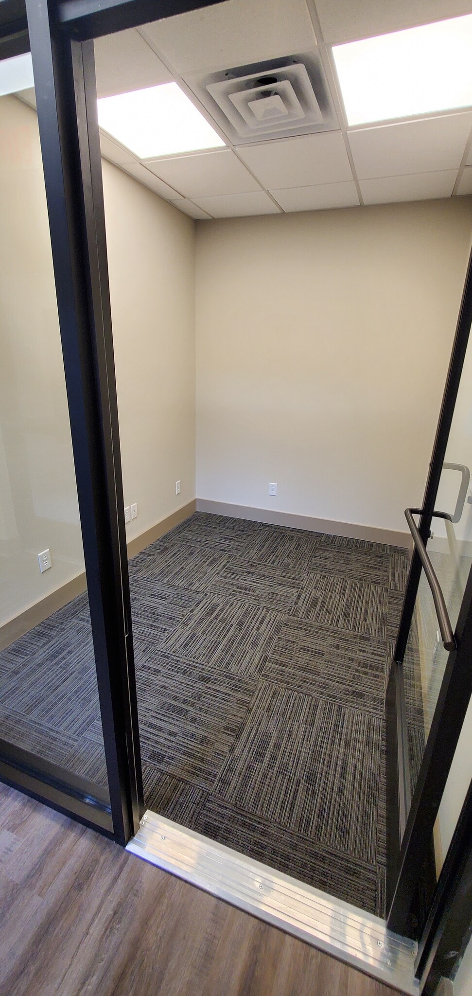 130 Cinema Dr, Hendersonville, TN à louer Photo intérieure– Image 1 sur 2