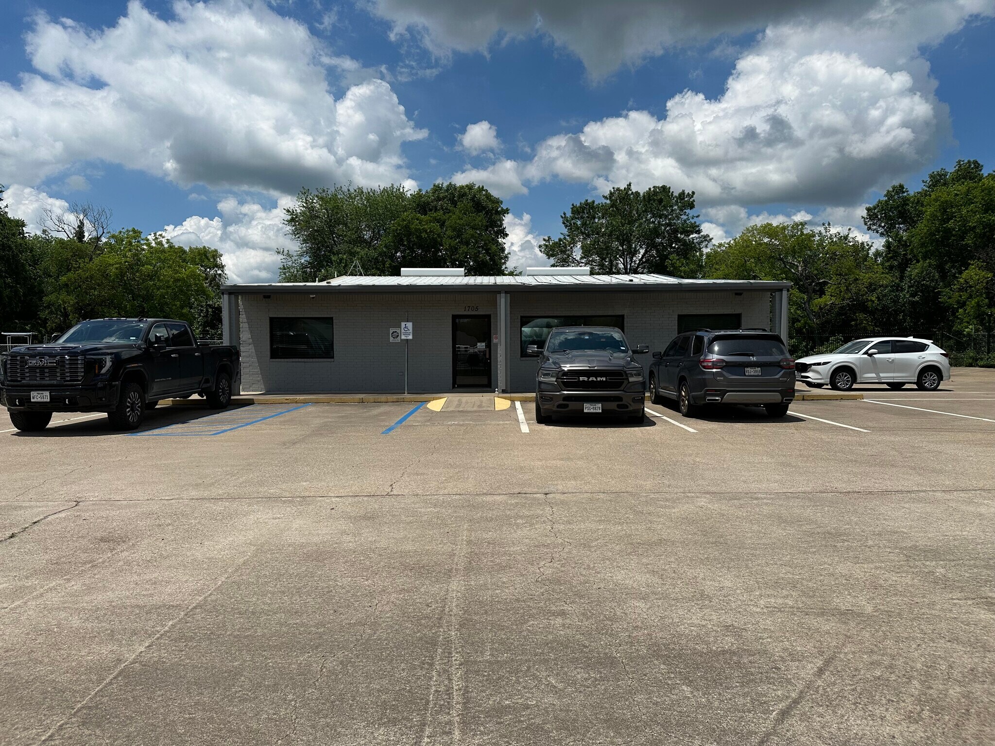 1705 N Main St, Cleburne, TX à louer Photo principale– Image 1 sur 47