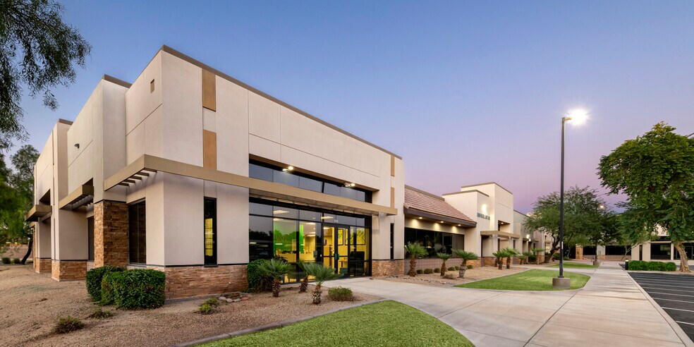 309 W Elliot Rd, Tempe, AZ à louer - Photo de l’immeuble – Image 3 sur 5